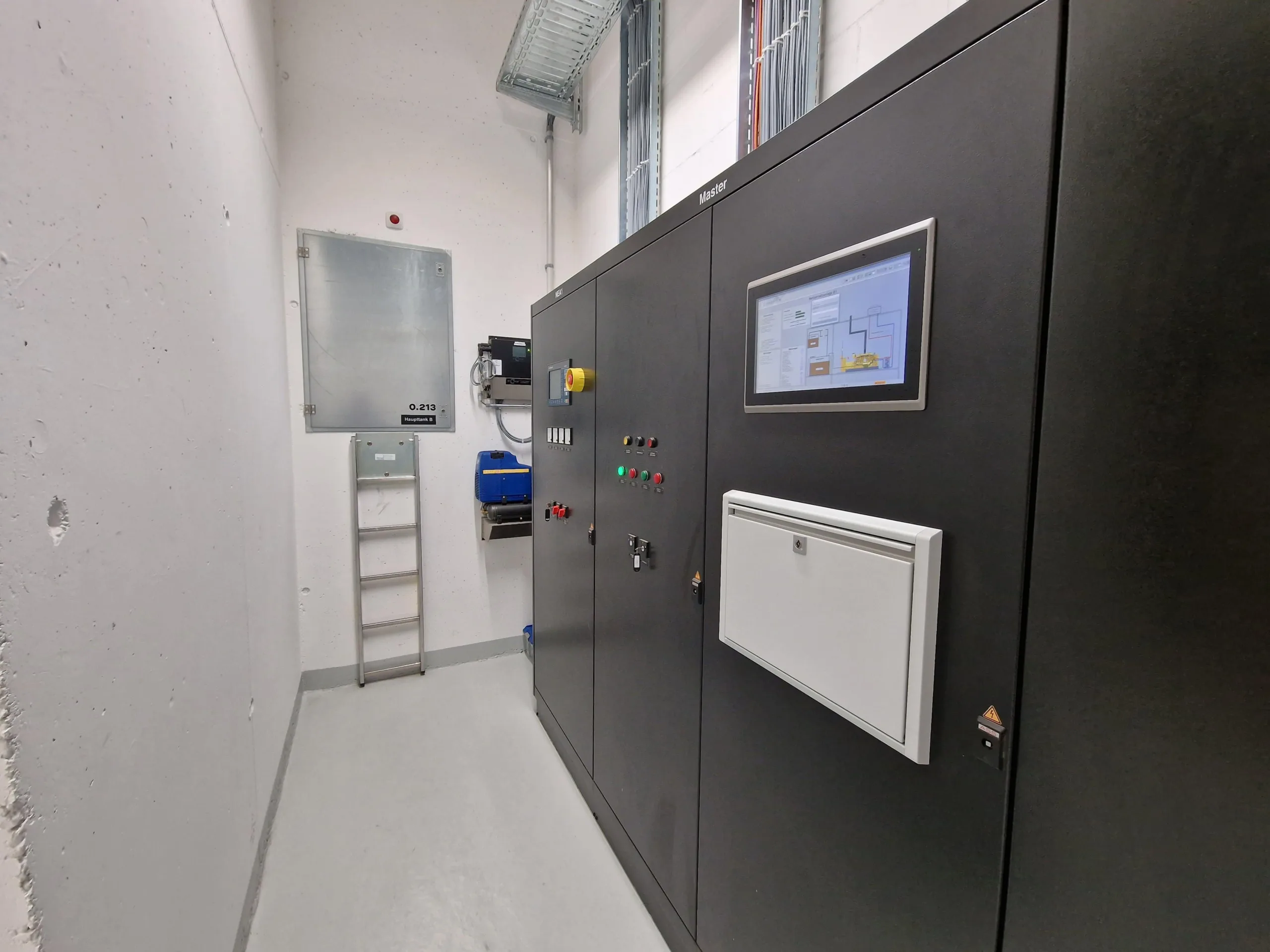 Abb.: Tanklager und Steuerung im NorthC Datacenter Biel (Bern)